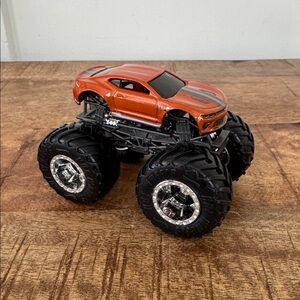 Hot Wheels Monster Jam Chevy Camaro Die-cast Car KG Sports Car 1:64 Scale